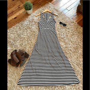 ⚓️ Navy and cream maxi dress ⚓️ Size Small